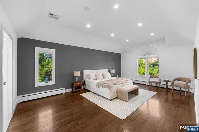 1221 Fairmount Place, Fort Lee, NJ 07024