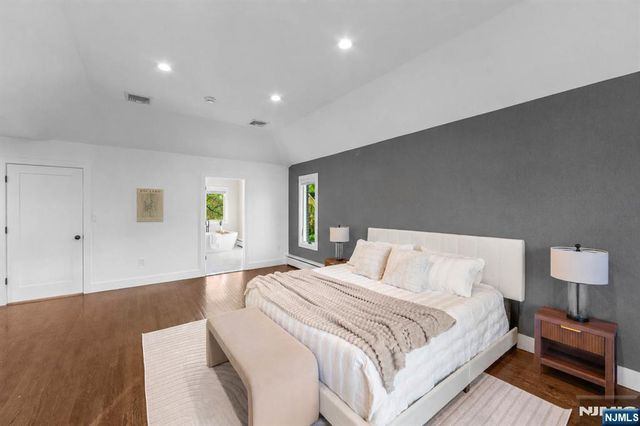 1221 Fairmount Place, Fort Lee, NJ 07024