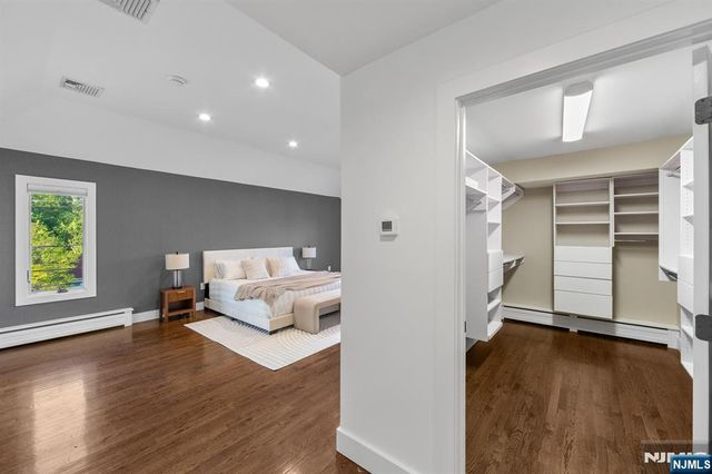 1221 Fairmount Place, Fort Lee, NJ 07024