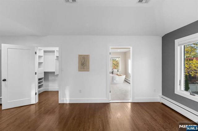 1221 Fairmount Place, Fort Lee, NJ 07024