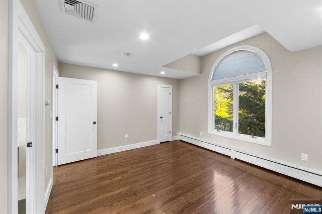 1221 Fairmount Place, Fort Lee, NJ 07024