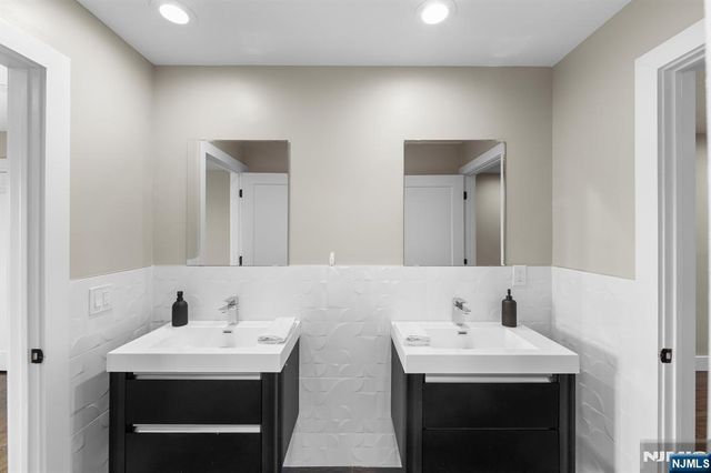 1221 Fairmount Place, Fort Lee, NJ 07024