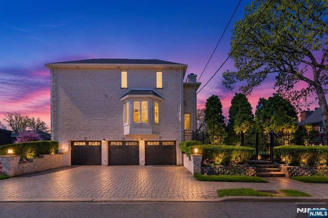 1221 Fairmount Place, Fort Lee, NJ 07024