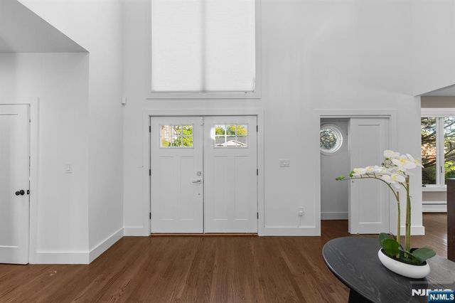 1221 Fairmount Place, Fort Lee, NJ 07024
