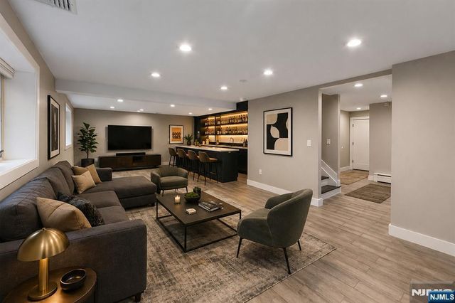 1221 Fairmount Place, Fort Lee, NJ 07024