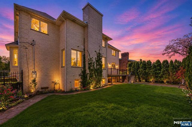 1221 Fairmount Place, Fort Lee, NJ 07024