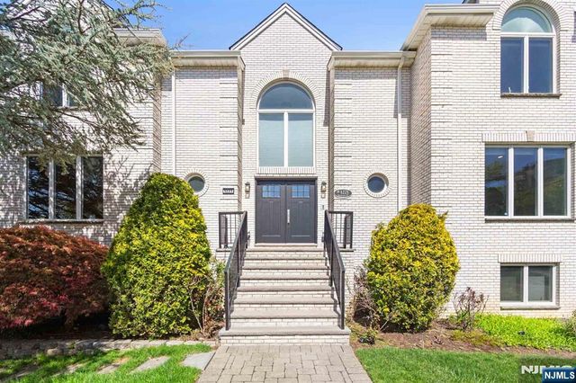 1221 Fairmount Place, Fort Lee, NJ 07024