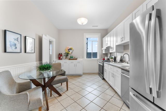 1046 Alcatraz Ave, Oakland, CA 94608