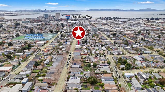 1046 Alcatraz Ave, Oakland, CA 94608