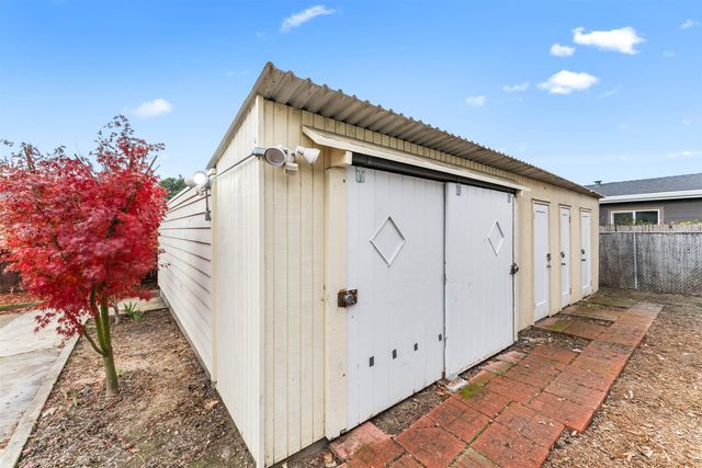 1046 Alcatraz Ave, Oakland, CA 94608