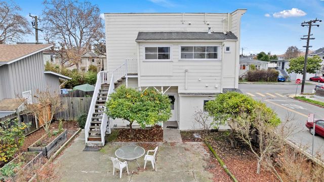 1046 Alcatraz Ave, Oakland, CA 94608