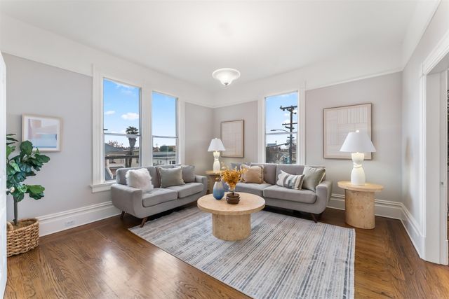 1046 Alcatraz Ave, Oakland, CA 94608