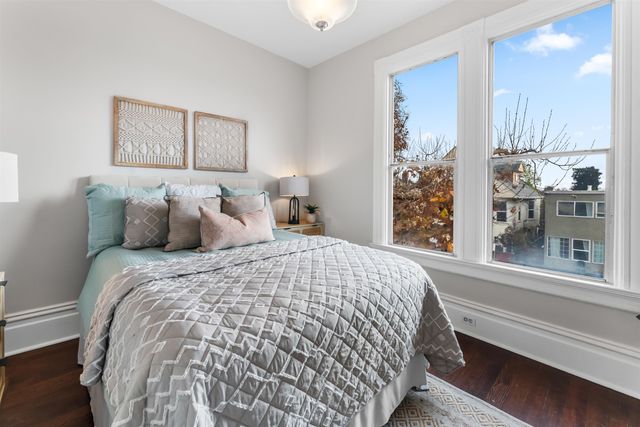 1046 Alcatraz Ave, Oakland, CA 94608