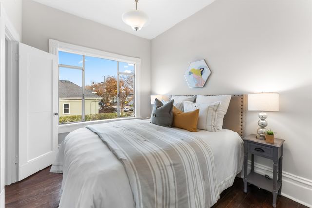 1046 Alcatraz Ave, Oakland, CA 94608