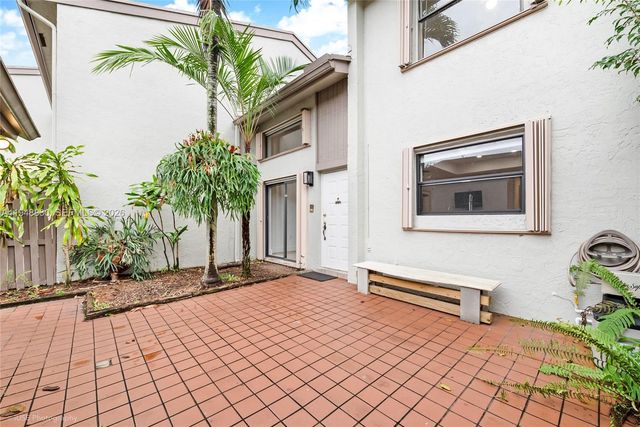 11416 SW 110th Ln, Miami, FL 33176