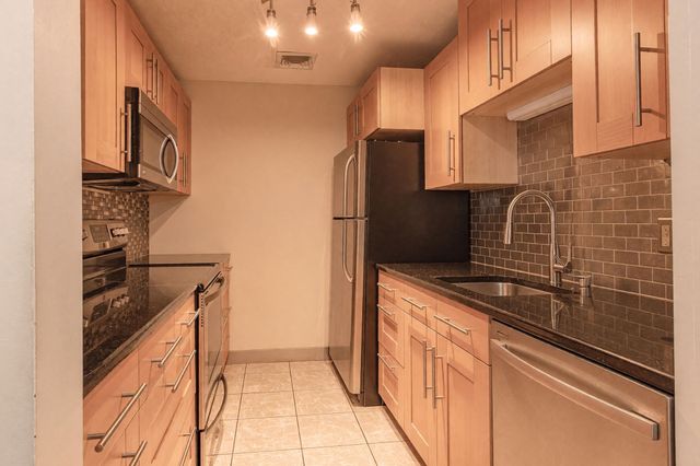 15 Bower Rd D3, Quincy, MA 02169