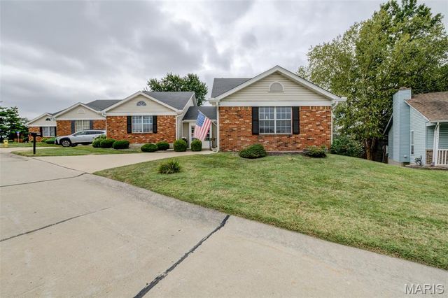 1647 Chapman Court, St Charles, MO 63303