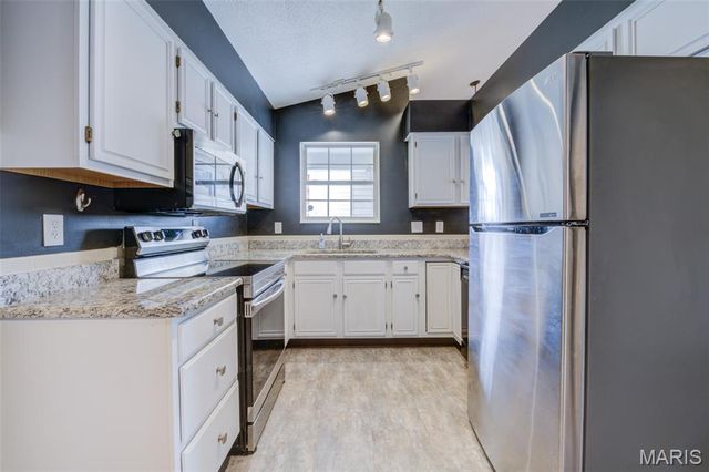 1647 Chapman Court, St Charles, MO 63303