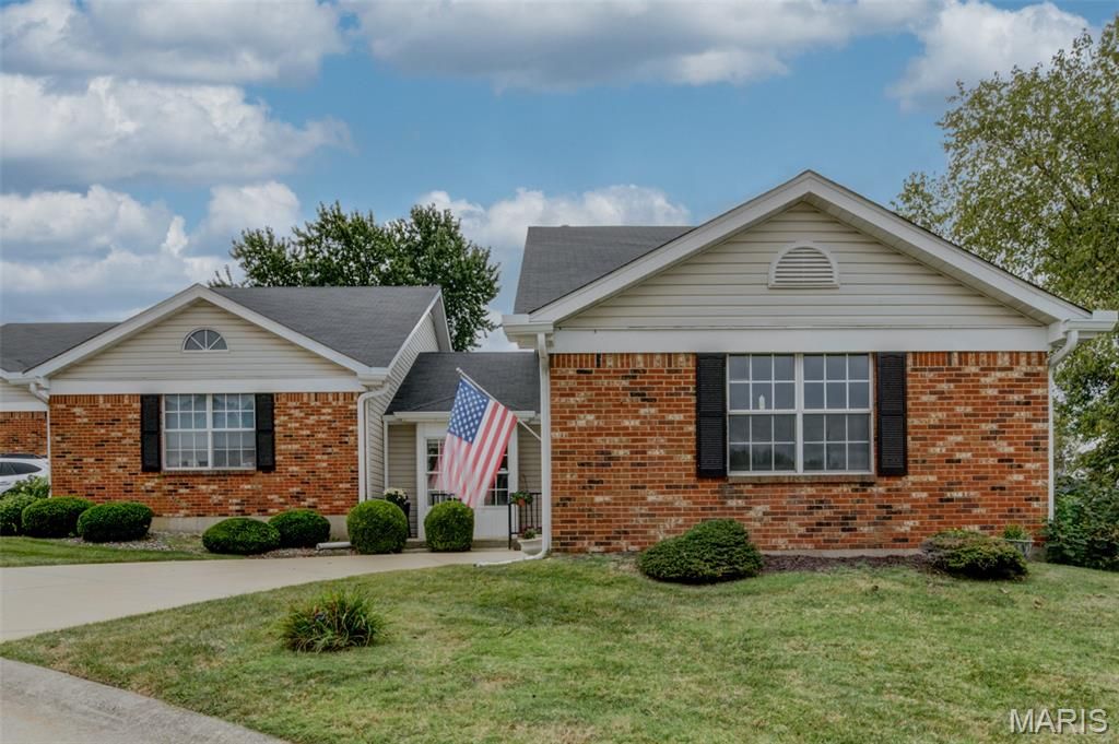 1647 Chapman Court, St Charles, MO 63303