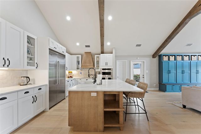 294 Hidden Creek DR, Dripping Springs, TX 78620