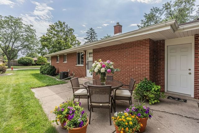 420 Berkshire Lane, Des Plaines, IL 60016