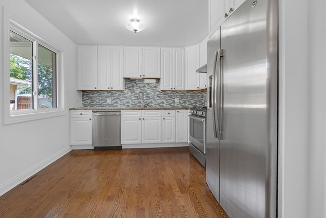 420 Berkshire Lane, Des Plaines, IL 60016
