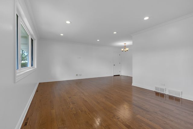 420 Berkshire Lane, Des Plaines, IL 60016