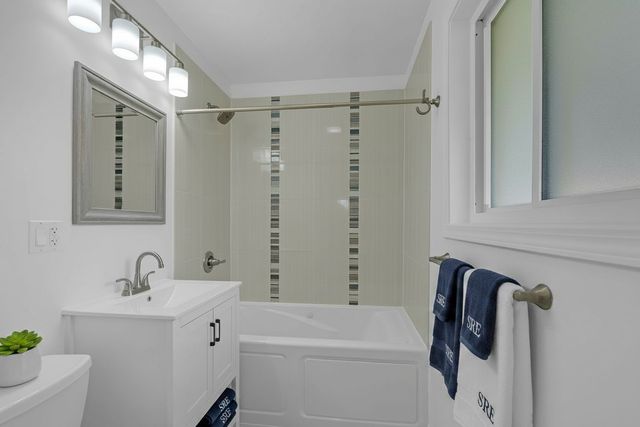 420 Berkshire Lane, Des Plaines, IL 60016