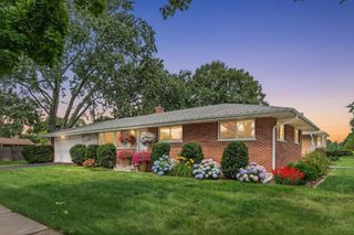 420 Berkshire Lane, Des Plaines, IL 60016
