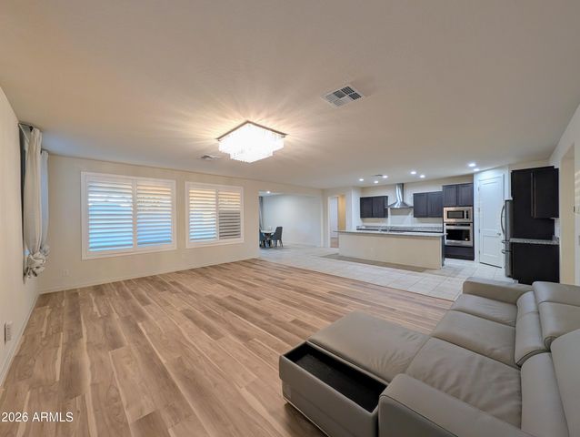 5902 N 86TH Drive, Glendale, AZ 85305