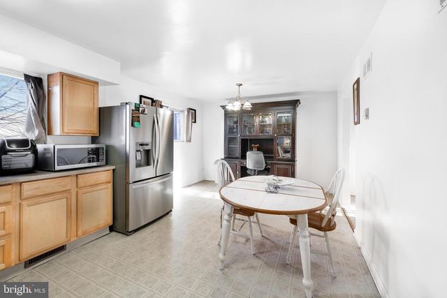 37 HERON CT, Newark, DE 19702