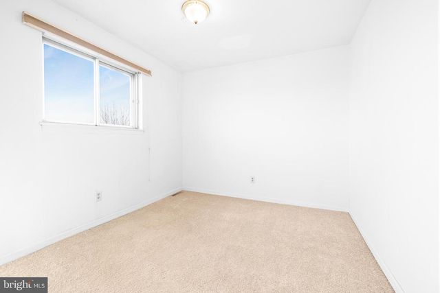 37 HERON CT, Newark, DE 19702