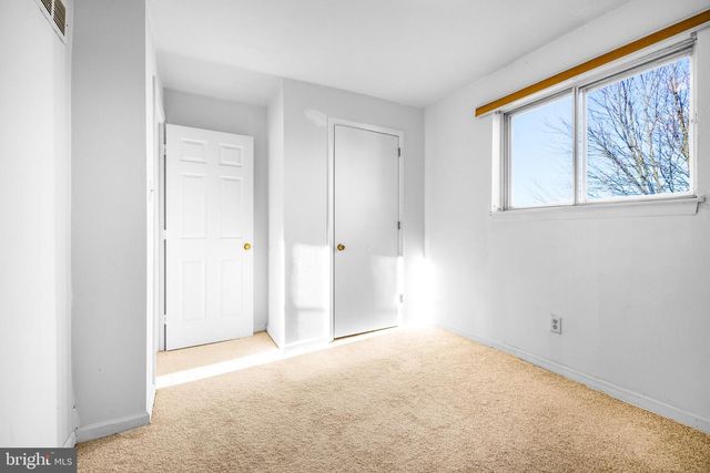 37 HERON CT, Newark, DE 19702