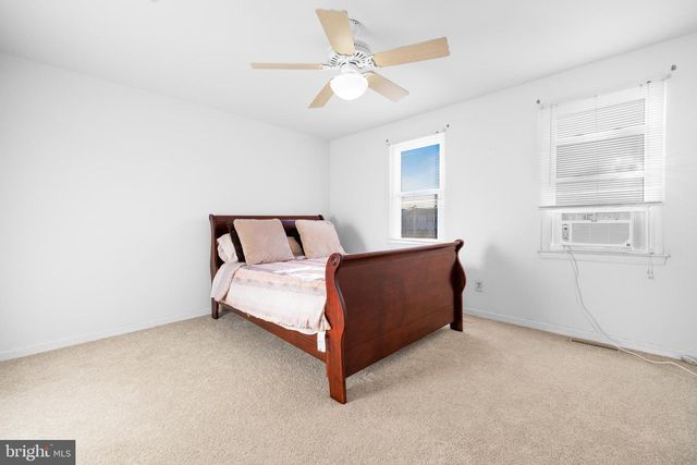 37 HERON CT, Newark, DE 19702