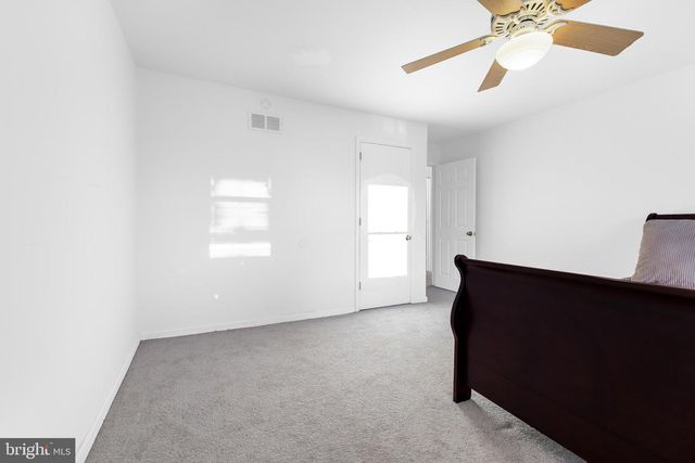 37 HERON CT, Newark, DE 19702