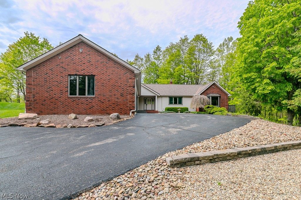 11530 Blackberry Lane, Chesterland, OH 44026