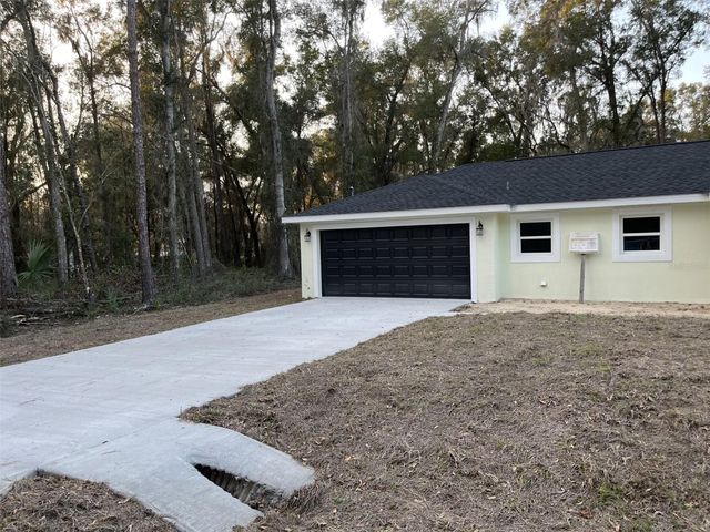 11 SEQUOIA LOOP PLACE, Ocklawaha, FL 32179