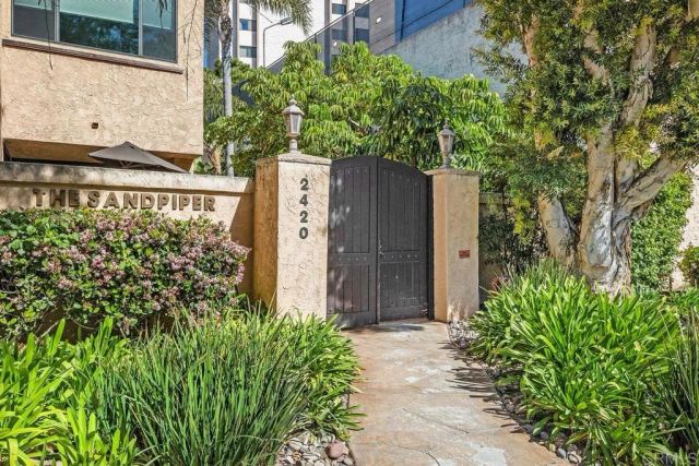 2420 Torrey Pines Road B202, La Jolla, CA 92037