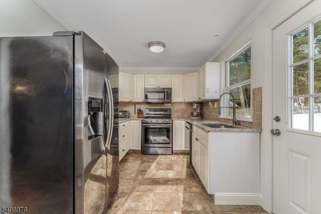 552 Foothill Rd, Bridgewater Twp., NJ 08807