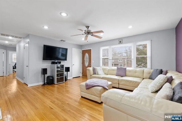 34 Seminole Avenue, Oakland, NJ 07436