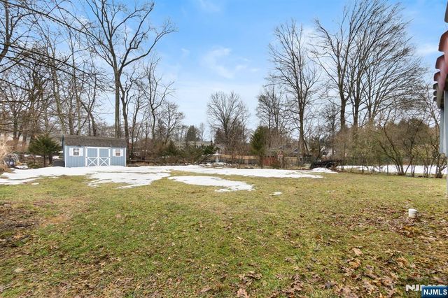 34 Seminole Avenue, Oakland, NJ 07436