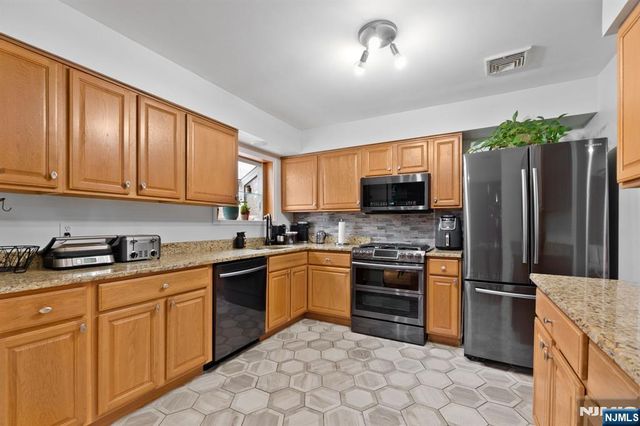 34 Seminole Avenue, Oakland, NJ 07436