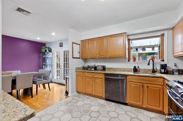 34 Seminole Avenue, Oakland, NJ 07436