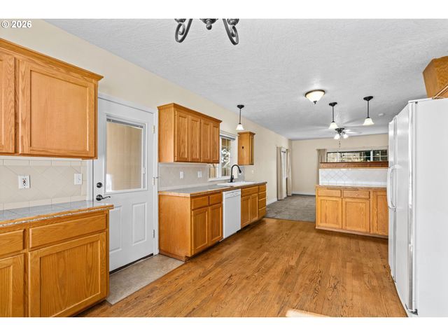 6540 B St, Springfield, OR 97478