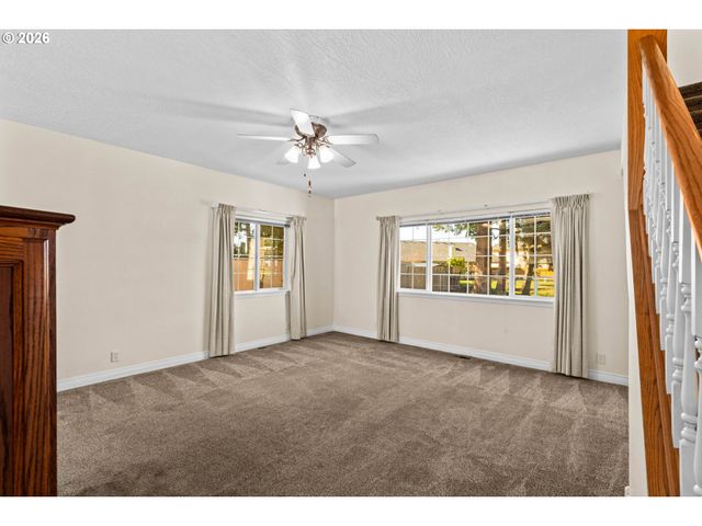 6540 B St, Springfield, OR 97478