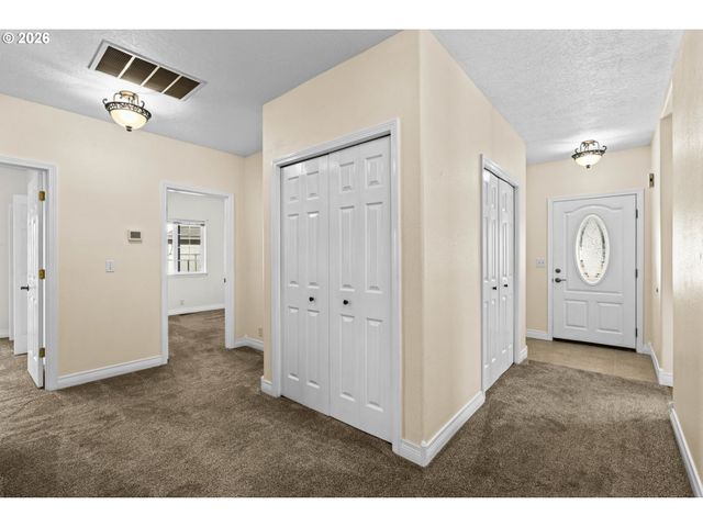 6540 B St, Springfield, OR 97478