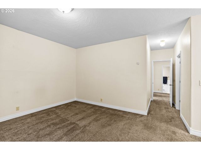 6540 B St, Springfield, OR 97478