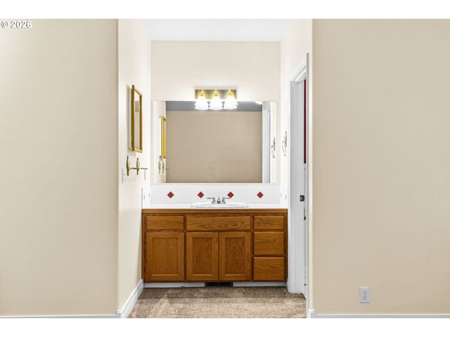 6540 B St, Springfield, OR 97478