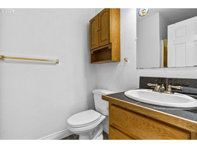 6540 B St, Springfield, OR 97478