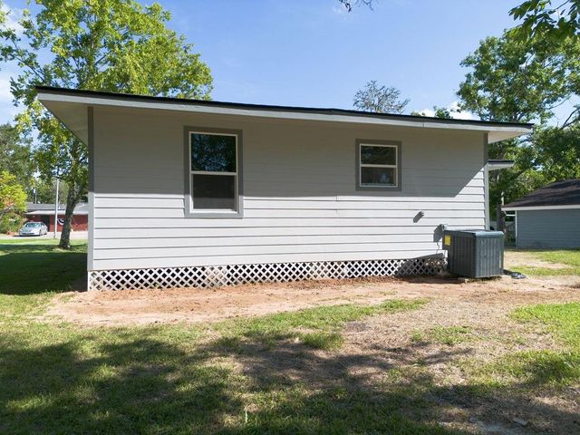 58 Hybiscus Court, Lake Jackson, TX 77566